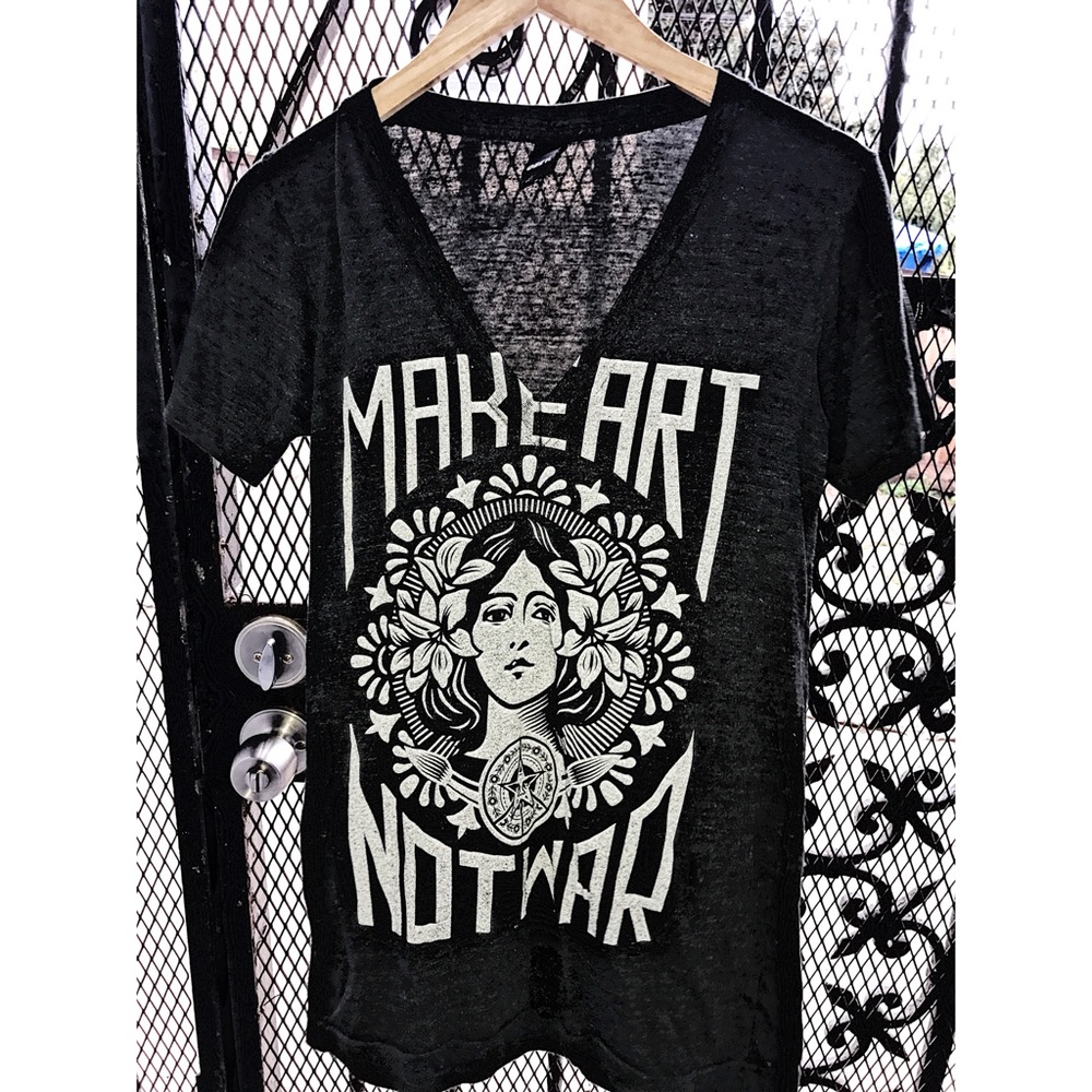 Grey obey tee shirt